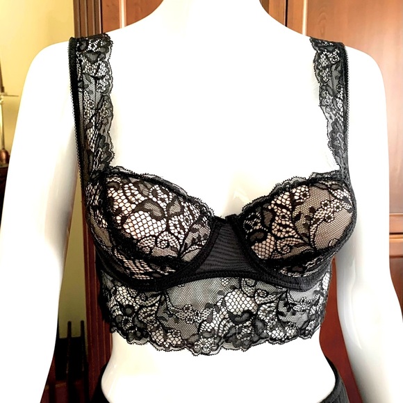 Black lace braletta style bra with white inside cups & wide lace straps size 34A - Picture 6 of 10